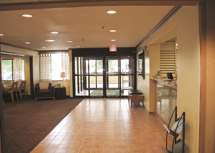 La Quinta By Wyndham Chicago Hotel