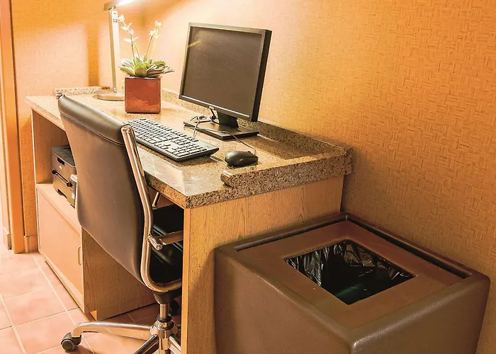 Hotel La Quinta By Wyndham Chicago