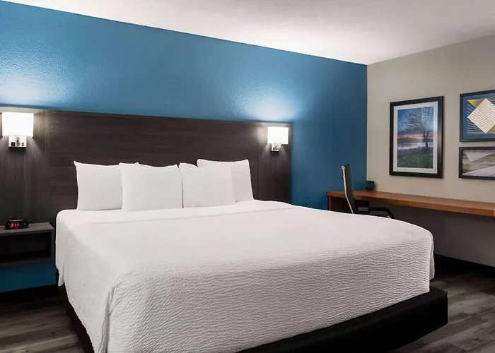 La Quinta By Wyndham Chicago Hotel