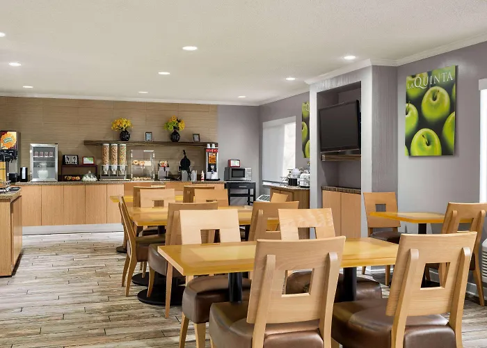 Hotel La Quinta By Wyndham Chicago