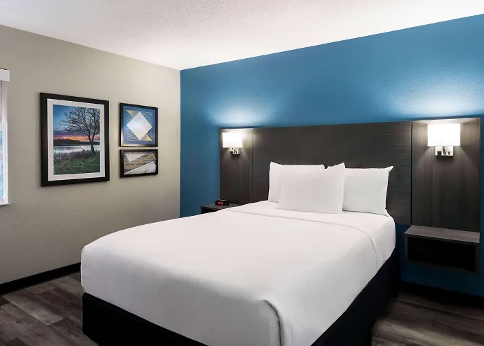 La Quinta By Wyndham Chicago 3*